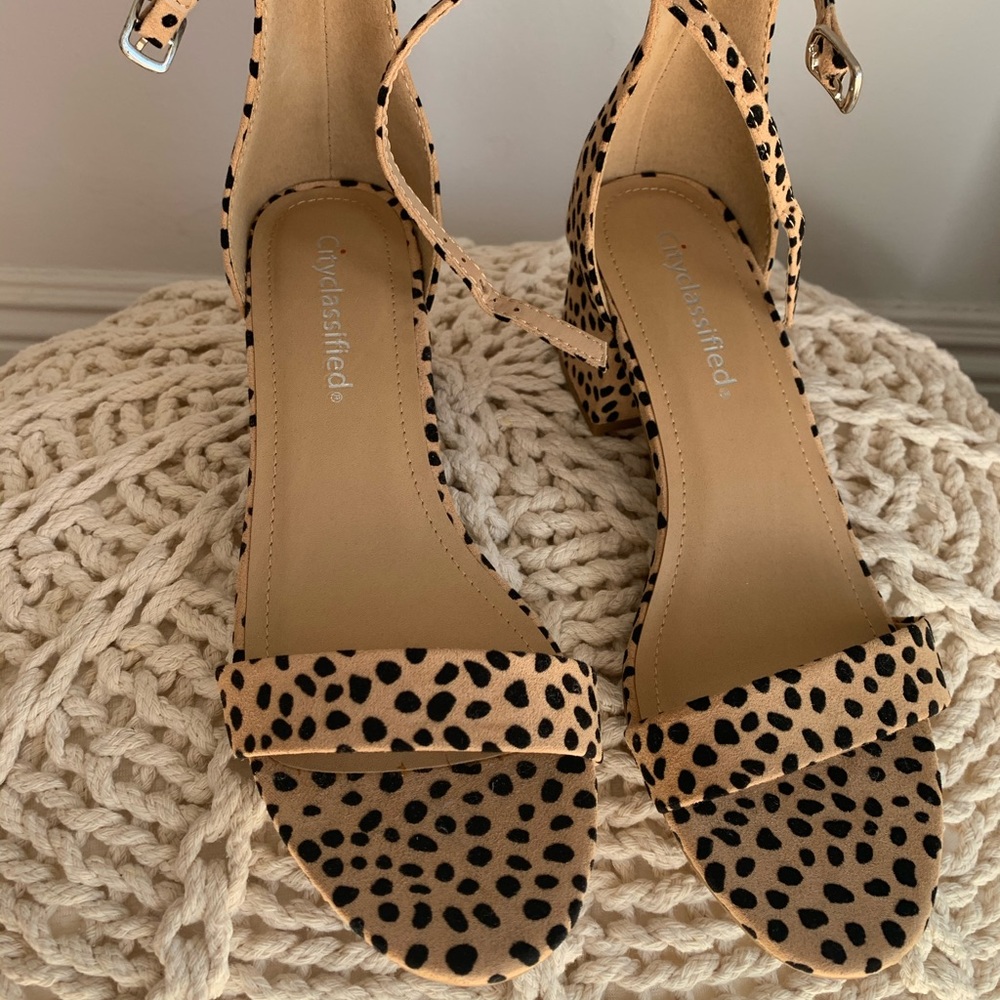 NIB Leopard Sandal Sz 7 // CityClassified - Picture 3 of 4